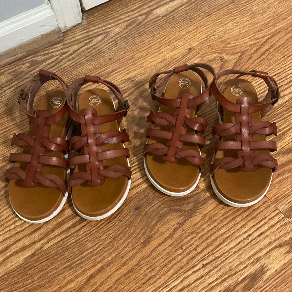 Wonder Nation sandals